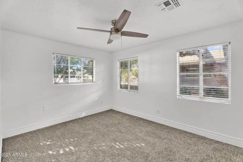 33-web-or-mls-3420 N 45th st-35