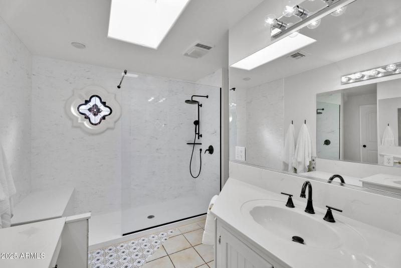 29-web-or-mls-3420 N 45th st-32