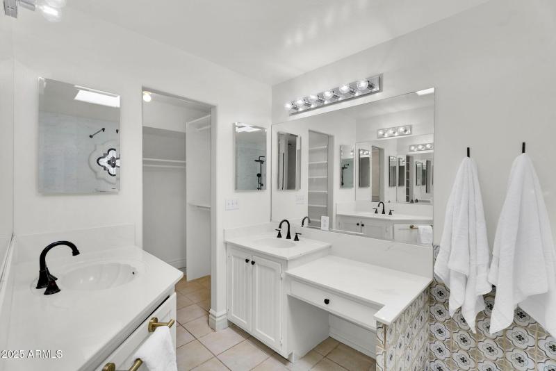 27-web-or-mls-3420 N 45th st-29