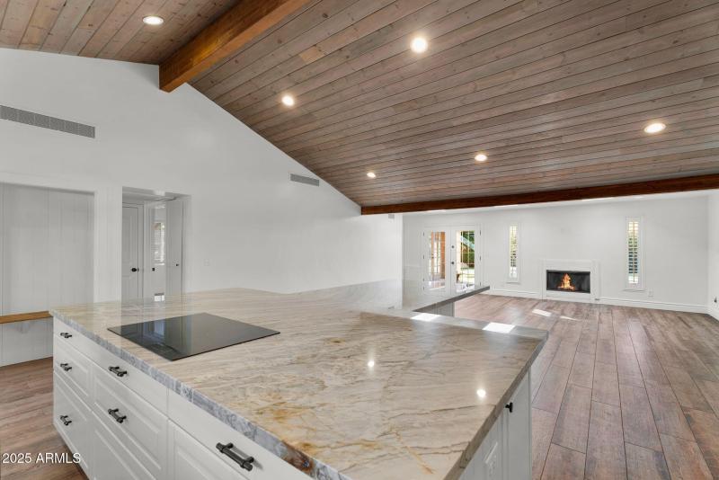 18-web-or-mls-3420 N 45th st-16