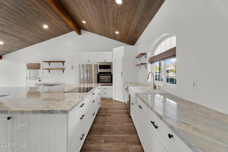 14-web-or-mls-3420 N 45th st-20