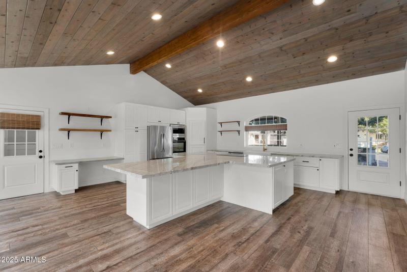 12-web-or-mls-3420 N 45th st-14