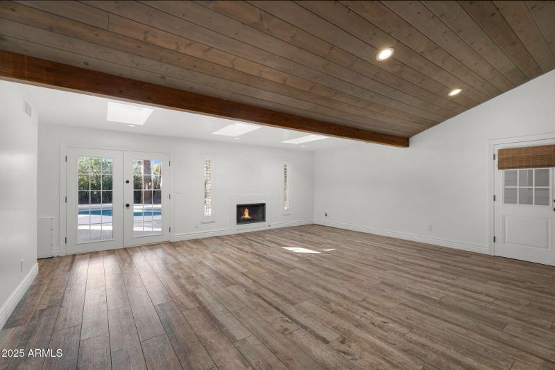 8-web-or-mls-3420 N 45th st-9