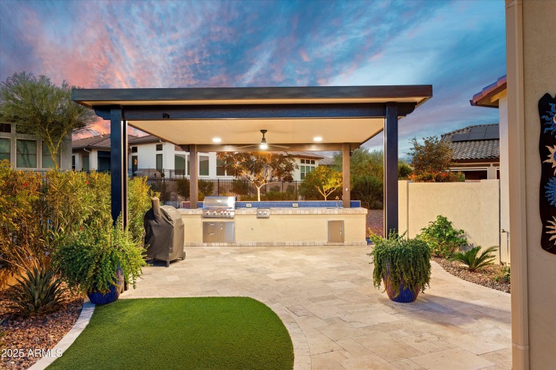 PERGOLA & OUTDOOR KITCHEN/BBQ