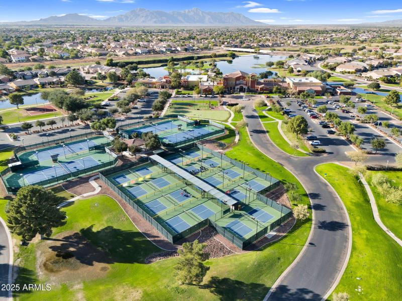 Community Tennis & Pickleball Courts