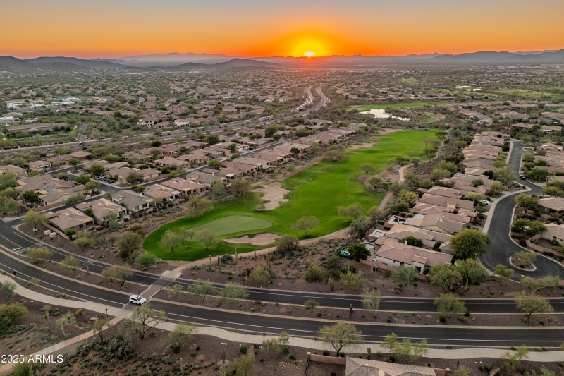 Neighborhood & Surrounding Views