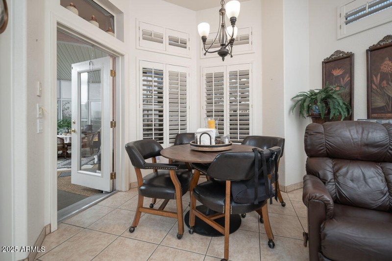 13_Breakfast-Nook_01