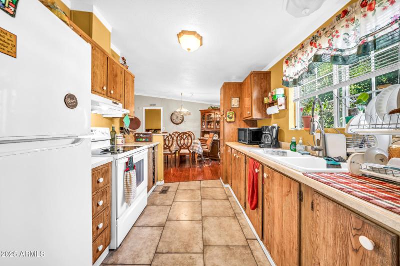 2510 E Utopia Edits-4_(2048)