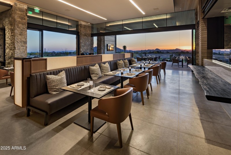 004_Clubhouse Lounge Area