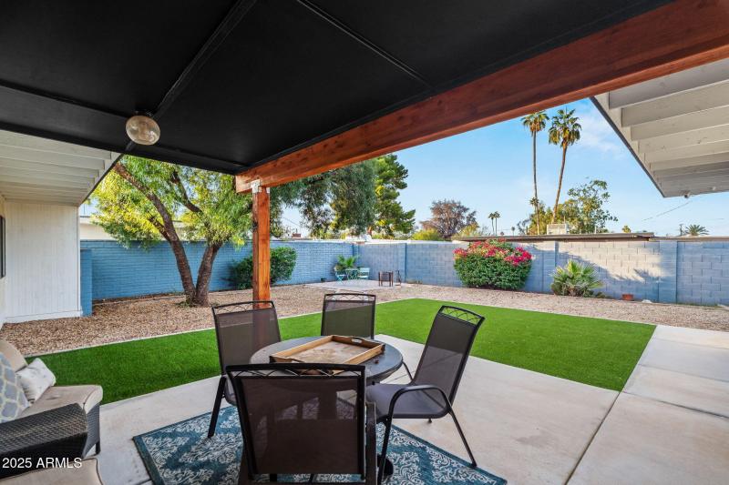 Covered patio Facing North