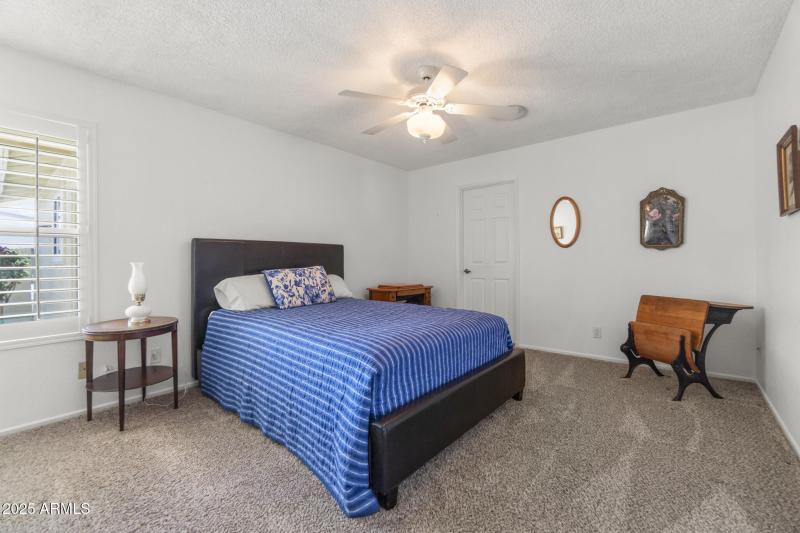 Large Guest Room & Walk-In Closet