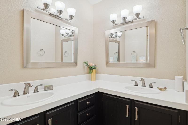 21-web-or-mls-1467-e-boston-st