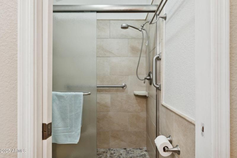 22-web-or-mls-1467-e-boston-st