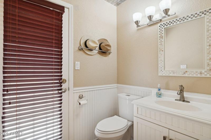 29-web-or-mls-1467-e-boston-st