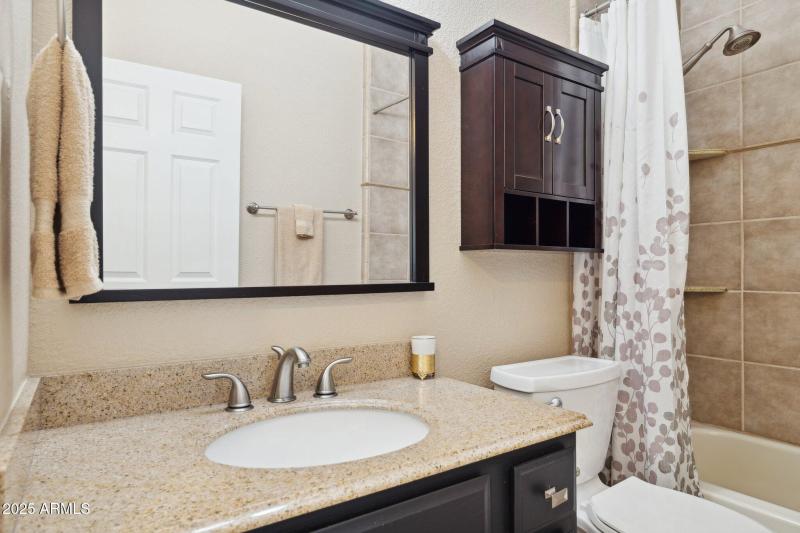 28-web-or-mls-1467-e-boston-st