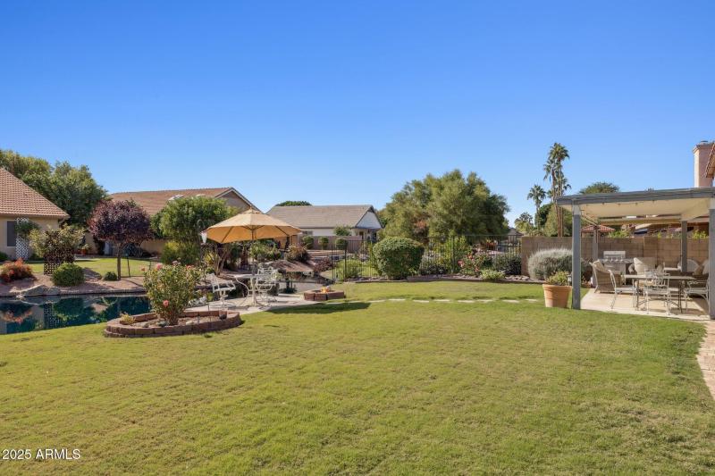 35-web-or-mls-1467-e-boston-st