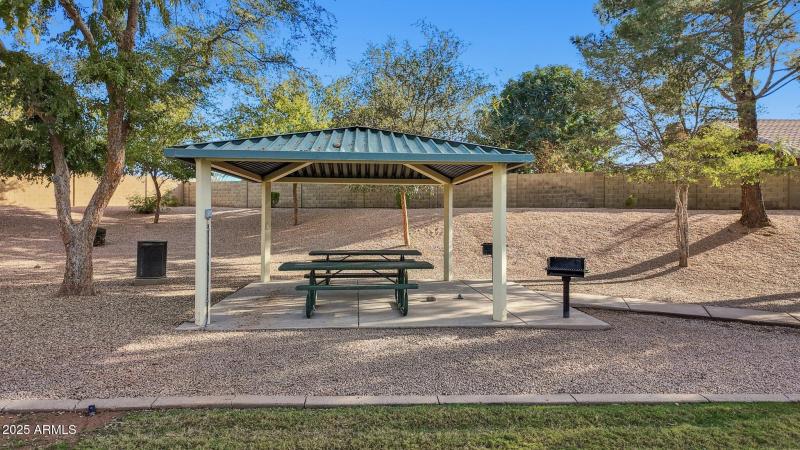 39-web-or-mls-1467-e-boston-st