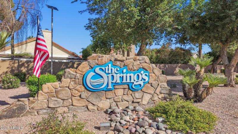 46-web-or-mls-1467-e-boston-st