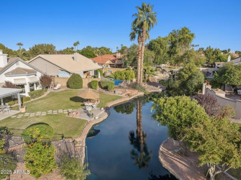 52-web-or-mls-1467-e-boston-st