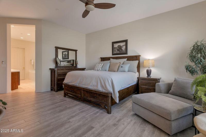 33572 N 79th Way Primary bedroom