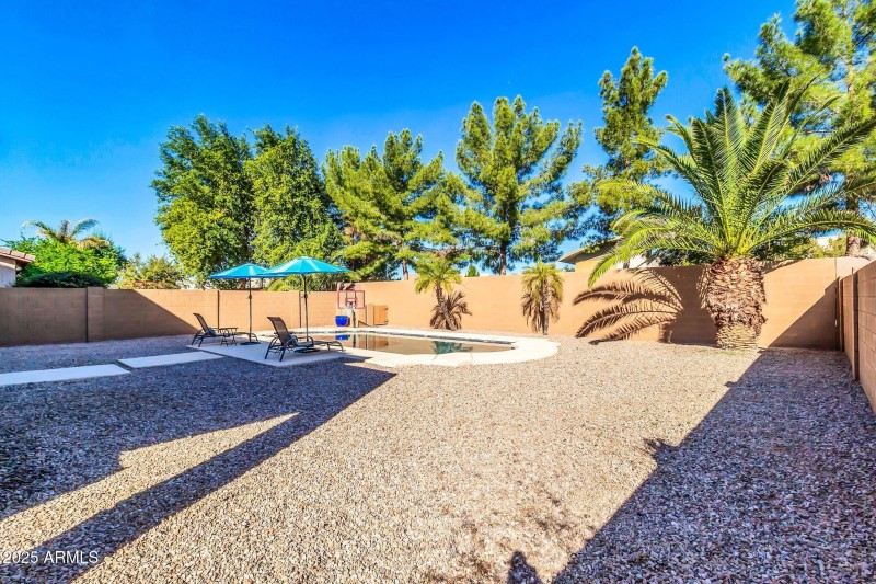 742 E Kingbird Dr-22