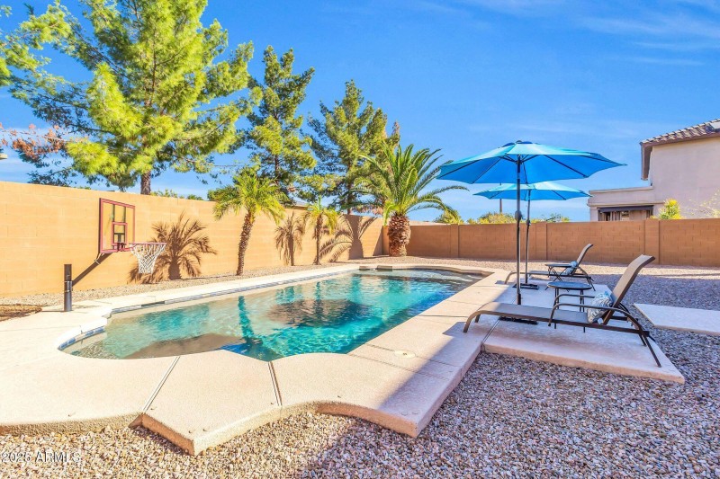 742 E Kingbird Dr-14