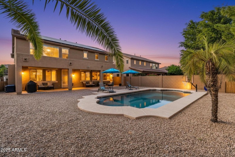 742 E Kingbird Dr-25