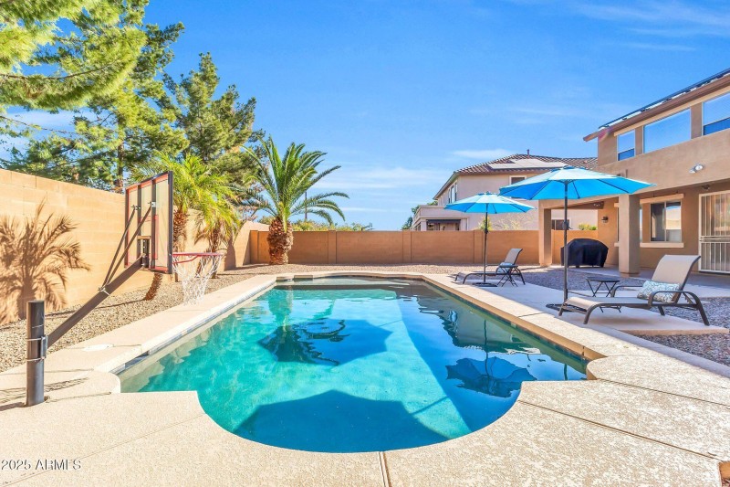 742 E Kingbird Dr-18