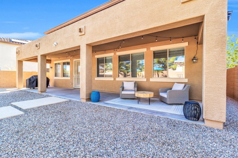 742 E Kingbird Dr-17