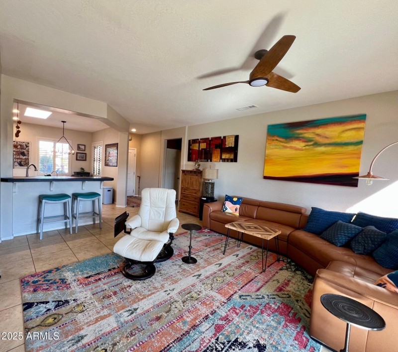 Yes living to front d