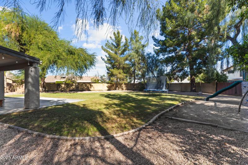 1645 N Saguaro St-42