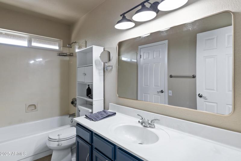 1645 N Saguaro St-28