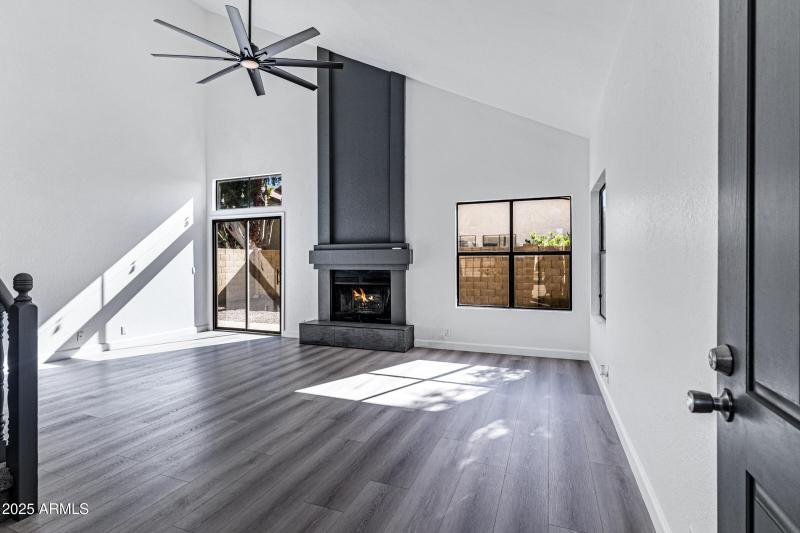 4423 E Amberwood Dr-5