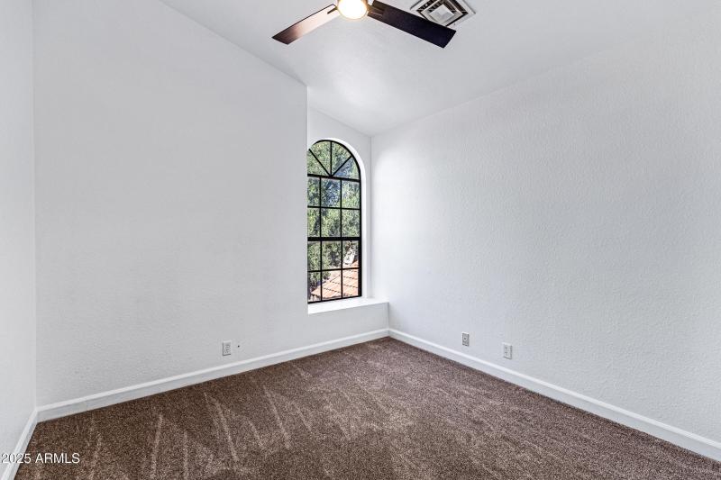 4423 E Amberwood Dr-27