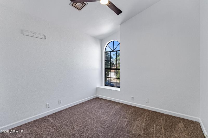 4423 E Amberwood Dr-28