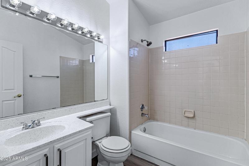 4423 E Amberwood Dr-29