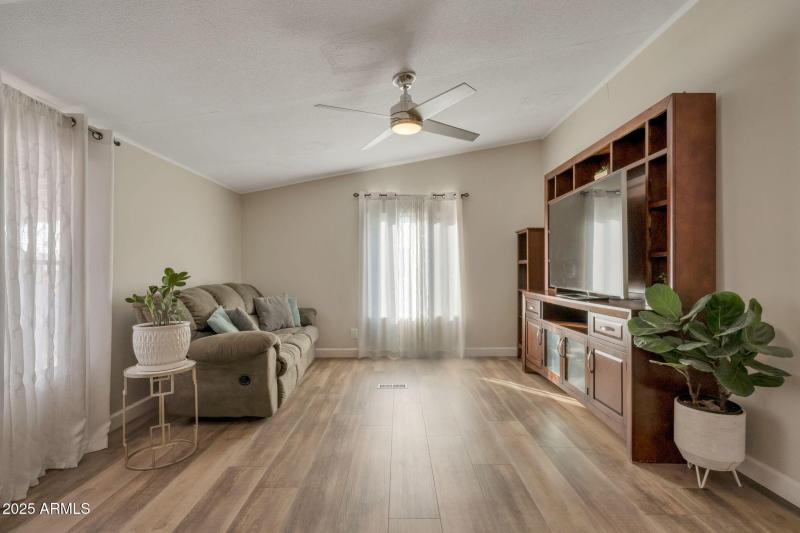 11-web-Family Room 1