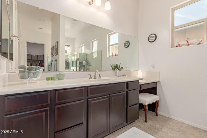 Beautiful Bath with vanity