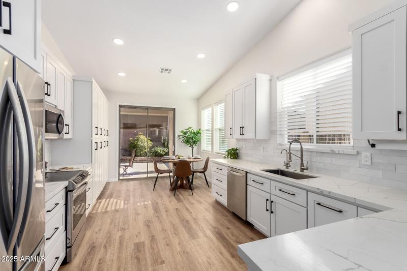 LIGHT BRIGHT KITCHEN