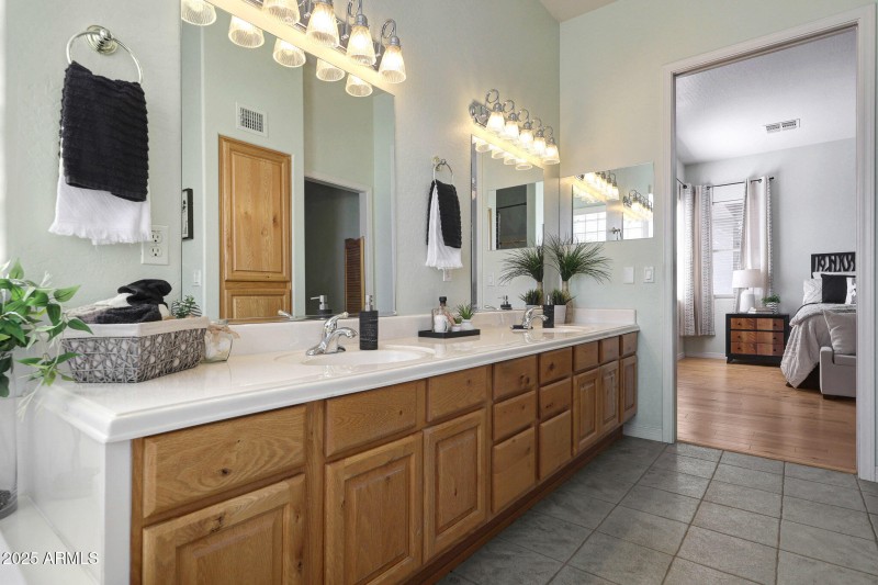 Dual sinks at the owners bathroom