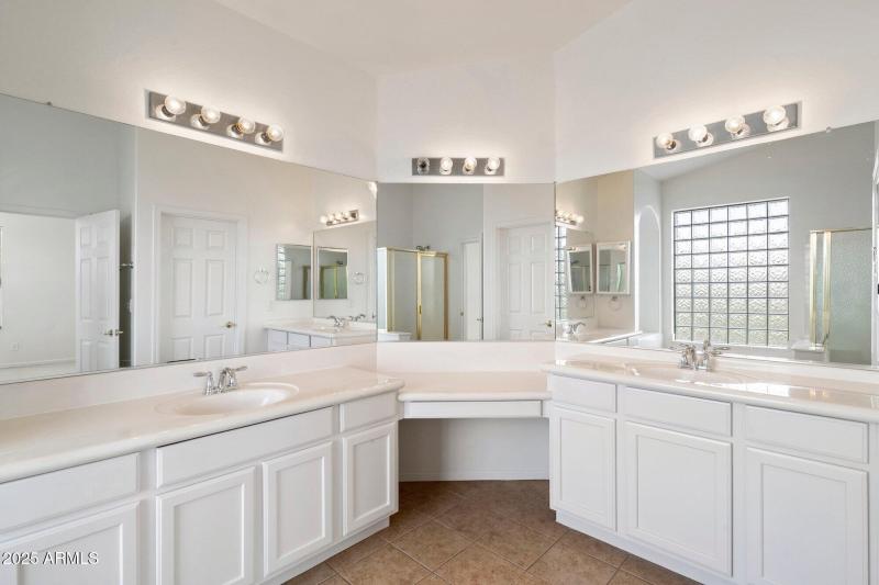 Split Primary Ensuite & Wing