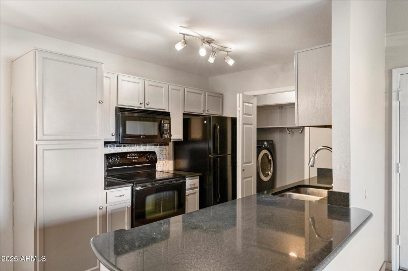 Granite Countertops & Tile Backsplash