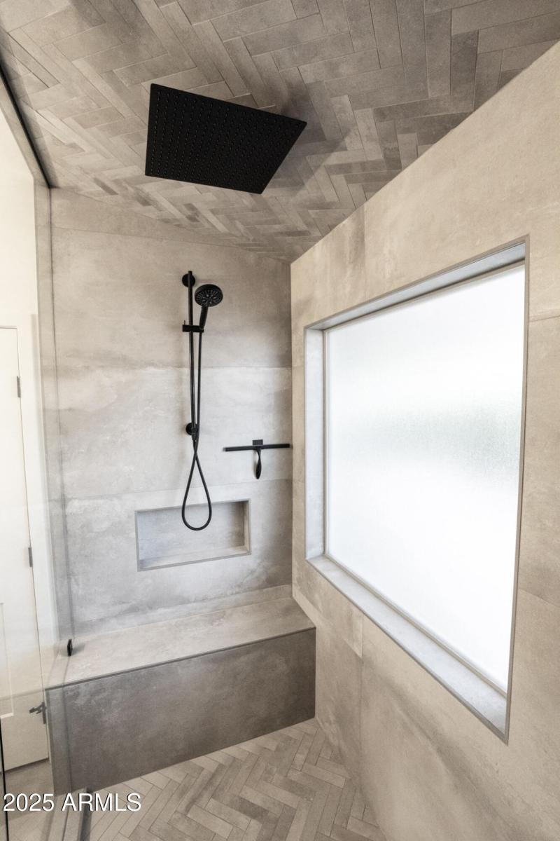 9E903ABE-BF66-4B9C-B434-FA4A24BB4805_1_2