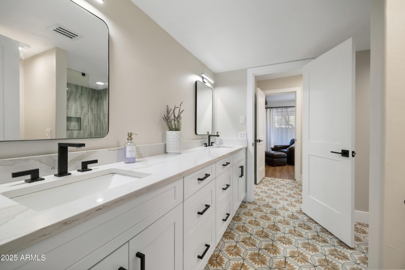 Guest Bathroom #2 (Jack and Jill)