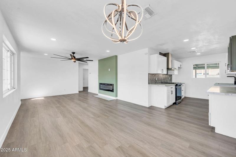 3328 E Willetta St-8