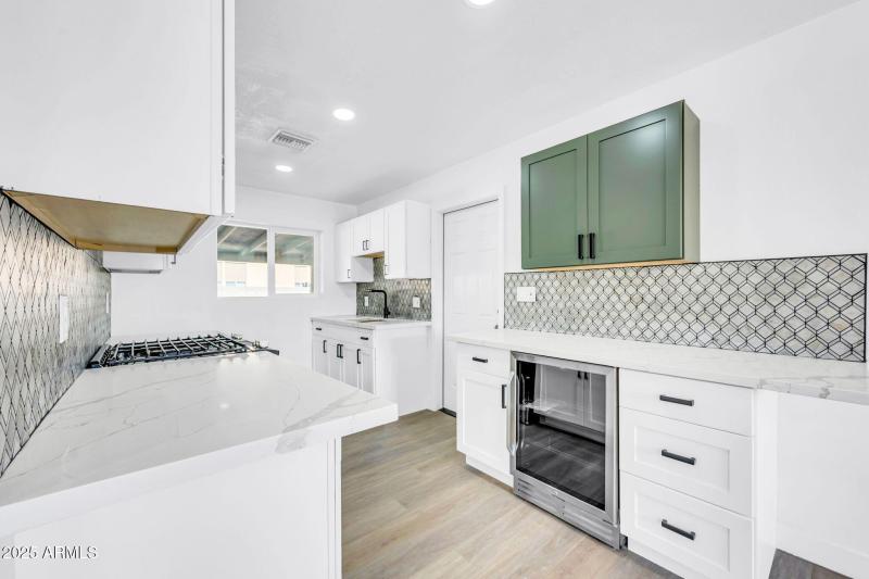 3328 E Willetta St-10