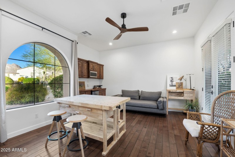 043__11409 E Minton St