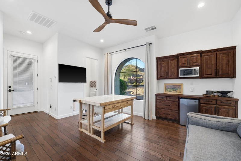 044__11409 E Minton St