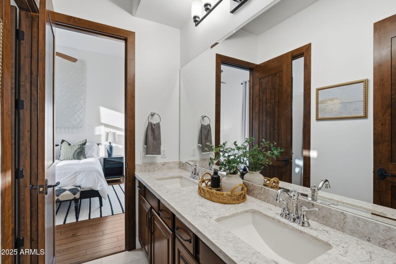 049__11409 E Minton St