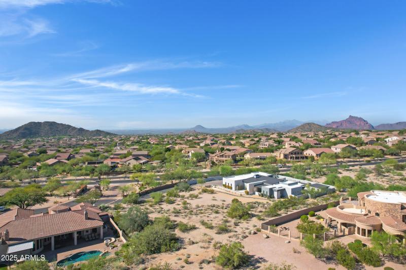 3545 N Ladera Cir-10